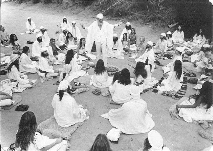 People surrounding a guru